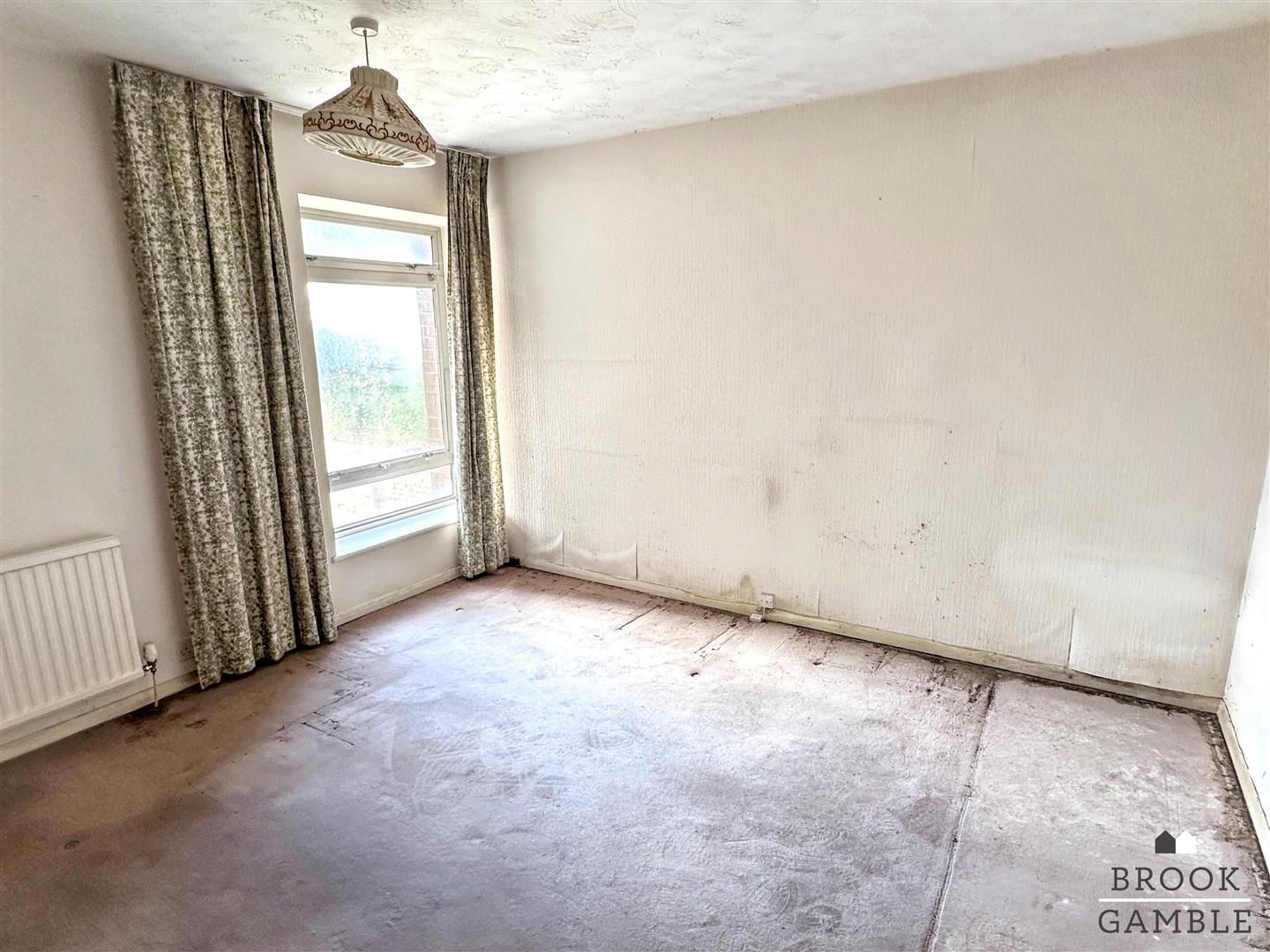 3 Bedroom Flat. St. Johns Road in Eastbourne,  18